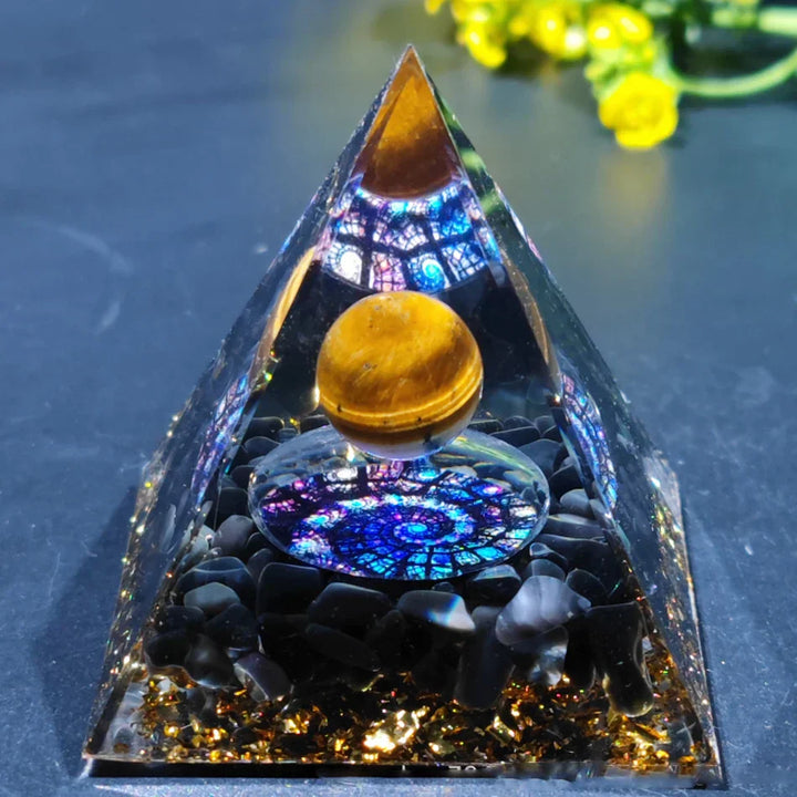 Orgonittpyramide med ametyst pendel – Energi, Beskyttelse og Dekorasjon | Skanto