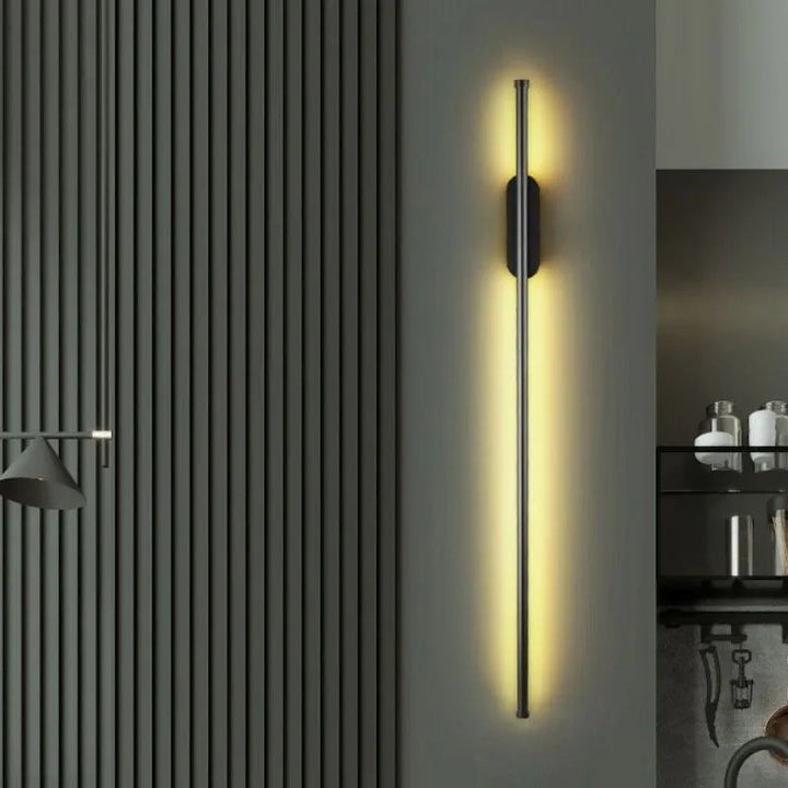 Skanto | SofaLume – Modern Vegglampe i Svart og Gull for Stilfullt Liv
