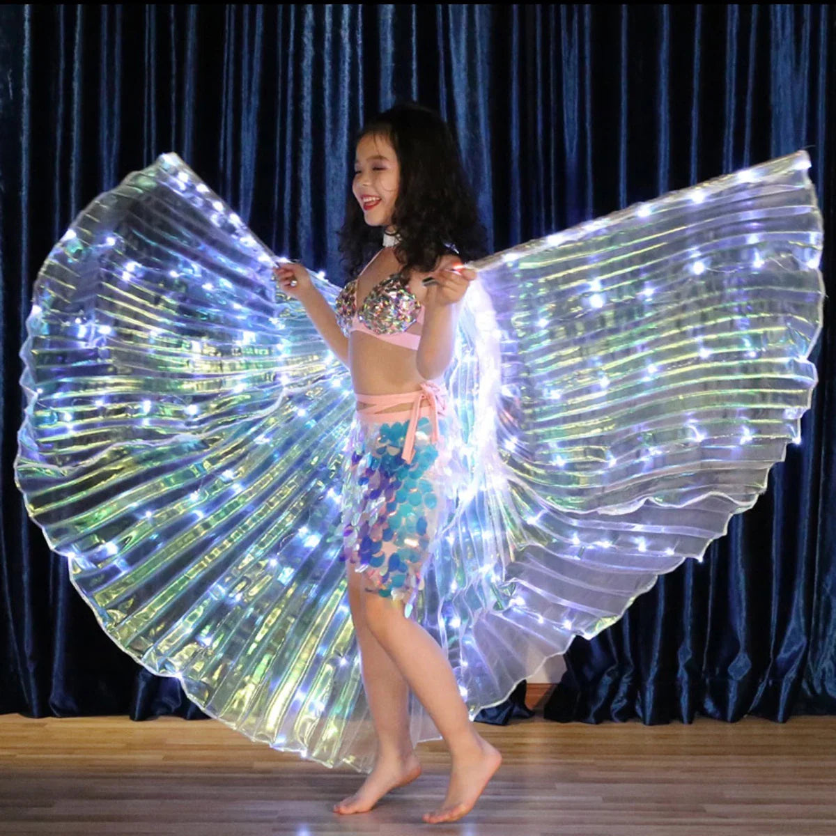 Norvo | LED Vinge Kostyme LumiWings | Lysende Fe-Cape | 140 cm / 110 cm | Med Teleskopstenger & Strømbryter | For Scene, Fest & Show