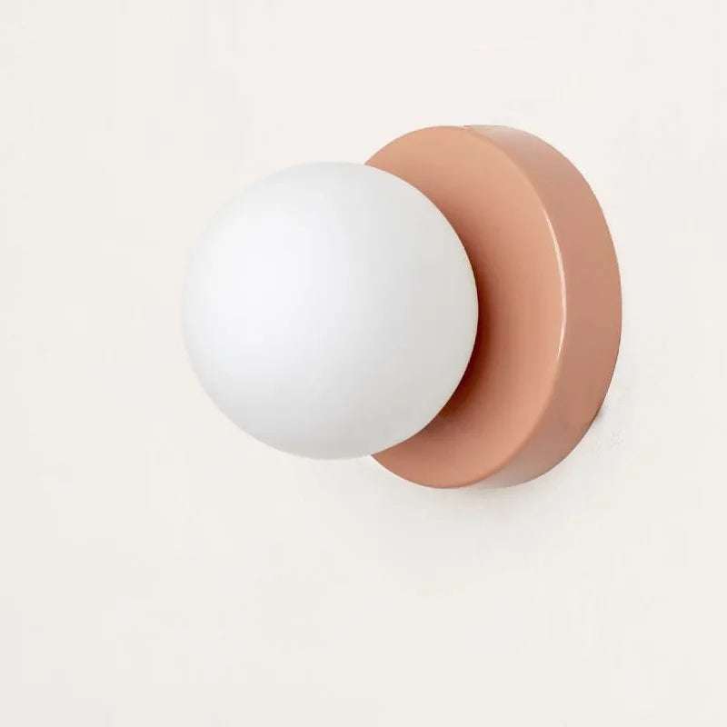 Skanto | LumiGlobe - Moderne Vegglampe med Glassblokk i Mid-Century Stil