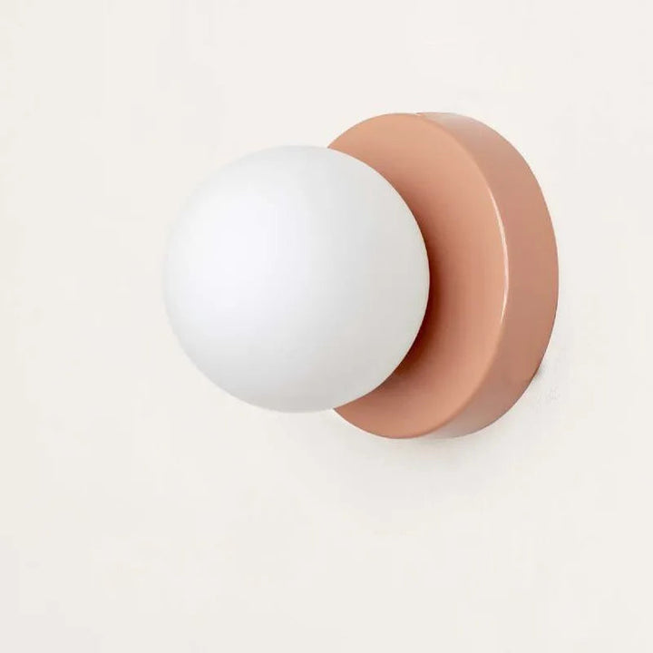 Skanto | LumiGlobe - Moderne Vegglampe med Glassblokk i Mid-Century Stil