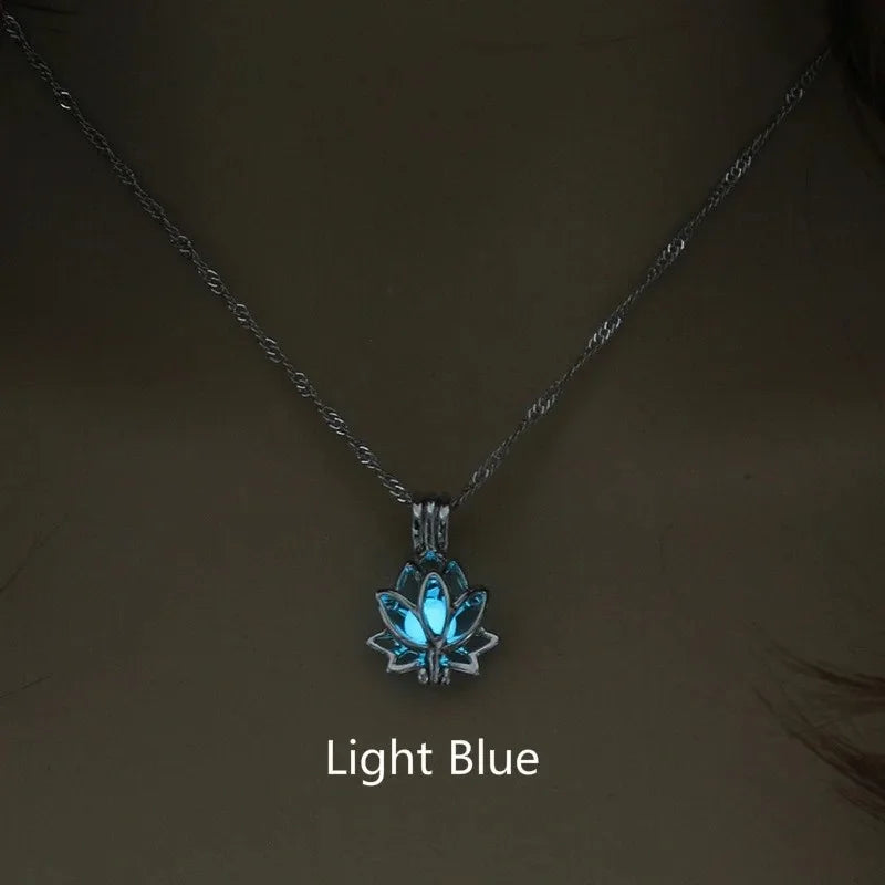 Skanto | Mystic Moon Glow Lotus Halskjede