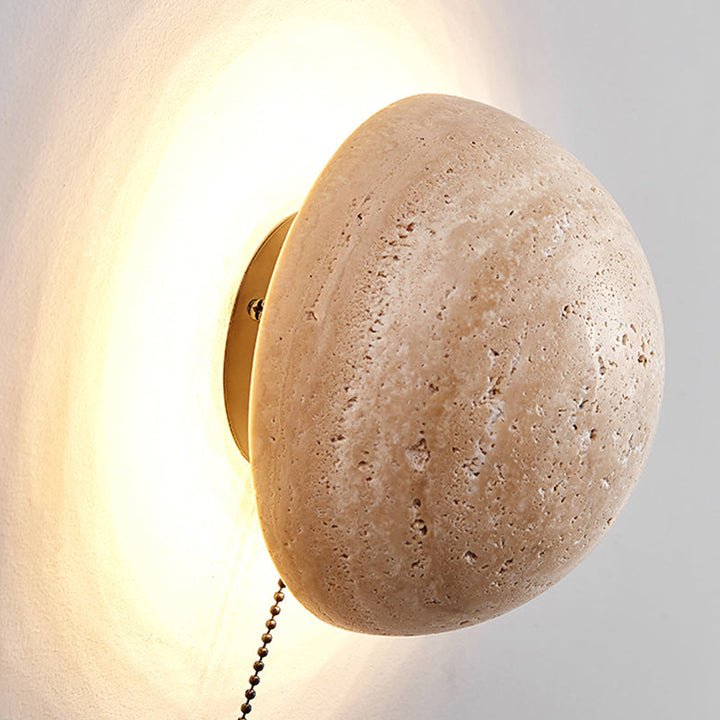 Skanto | Kremfarget vegglampe i skandinavisk stil som gir koselig lys og elegant enkelhet