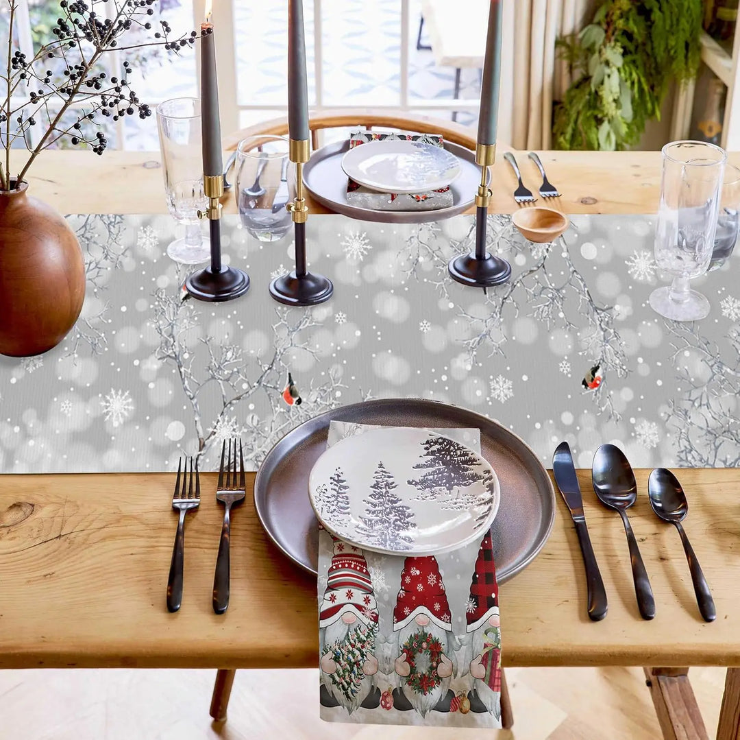 Skanto | SnowGnome Julebordløper – Luxe Linning Bordløper med Snøfnugg og Nisse Design