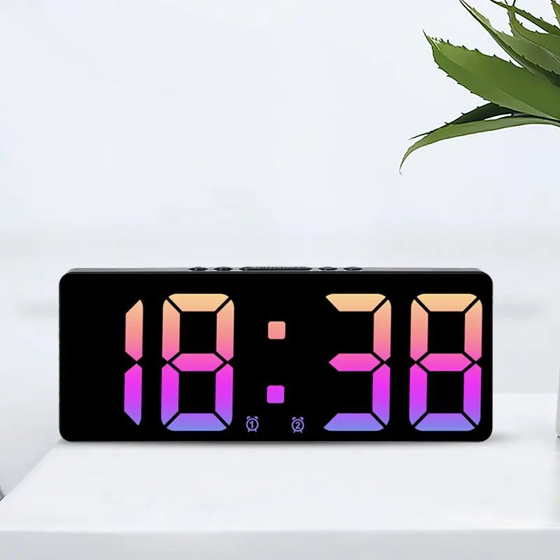 VoiceSnooze LED Klokke – Stilig Vekkerklokke med Nattmodus Skanto