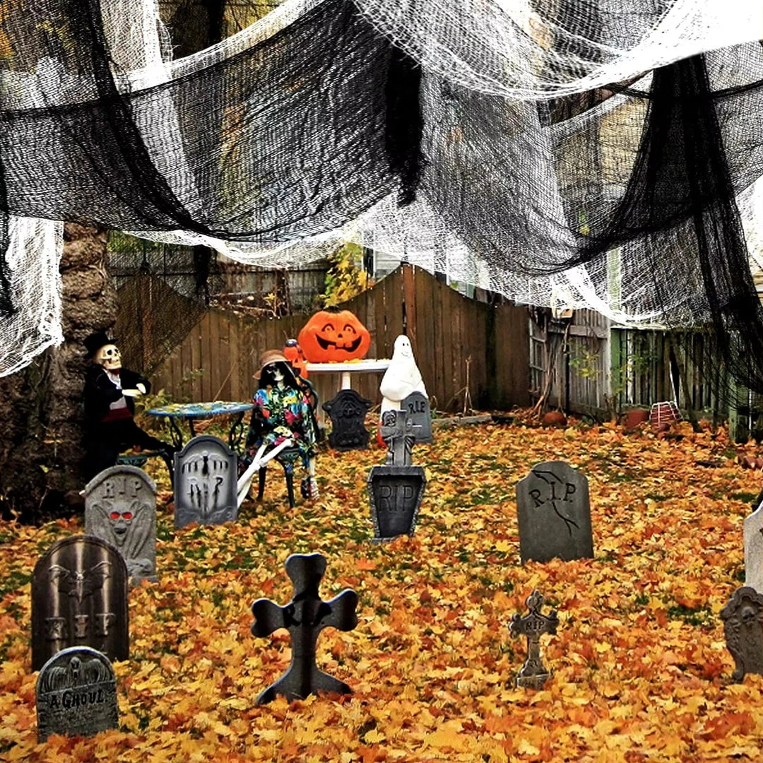 Skanto | Hengende dekorasjon laget av svart gasbind til Halloween — perfekt for vegger, peis og dører