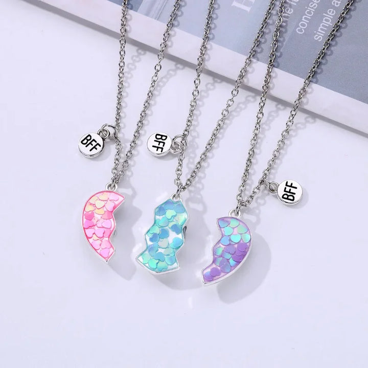 Skanto | Magnetic Peach Broken Heart Necklace