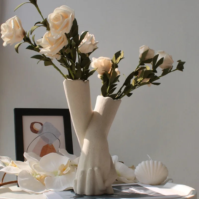 Lovers' Hands Keramisk Vase | Skanto