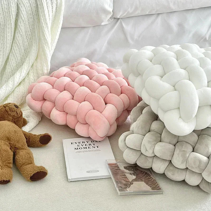 Chunky Woven Knot Cushion | Skanto