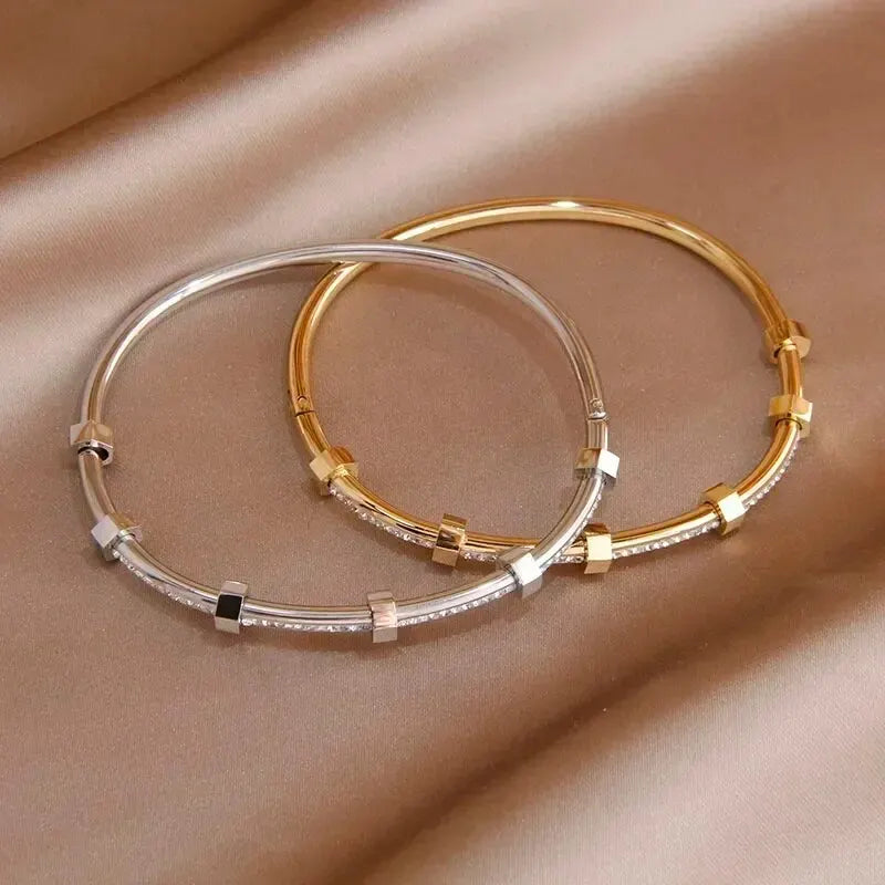 Skanto | Klassisk Diamond Hex Bangle Bracelet