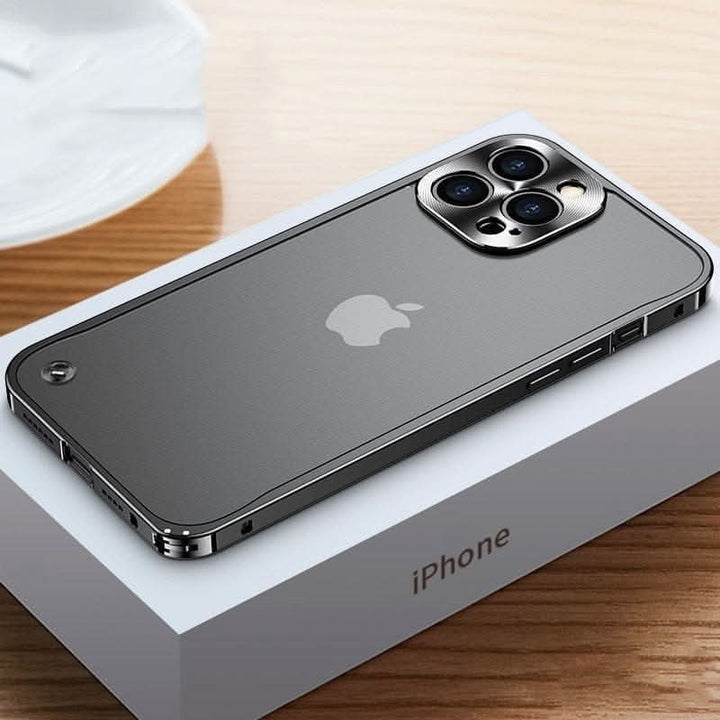 Skanto | Aluminiumsmetallkasse med polykarbonatbakside for iPhone