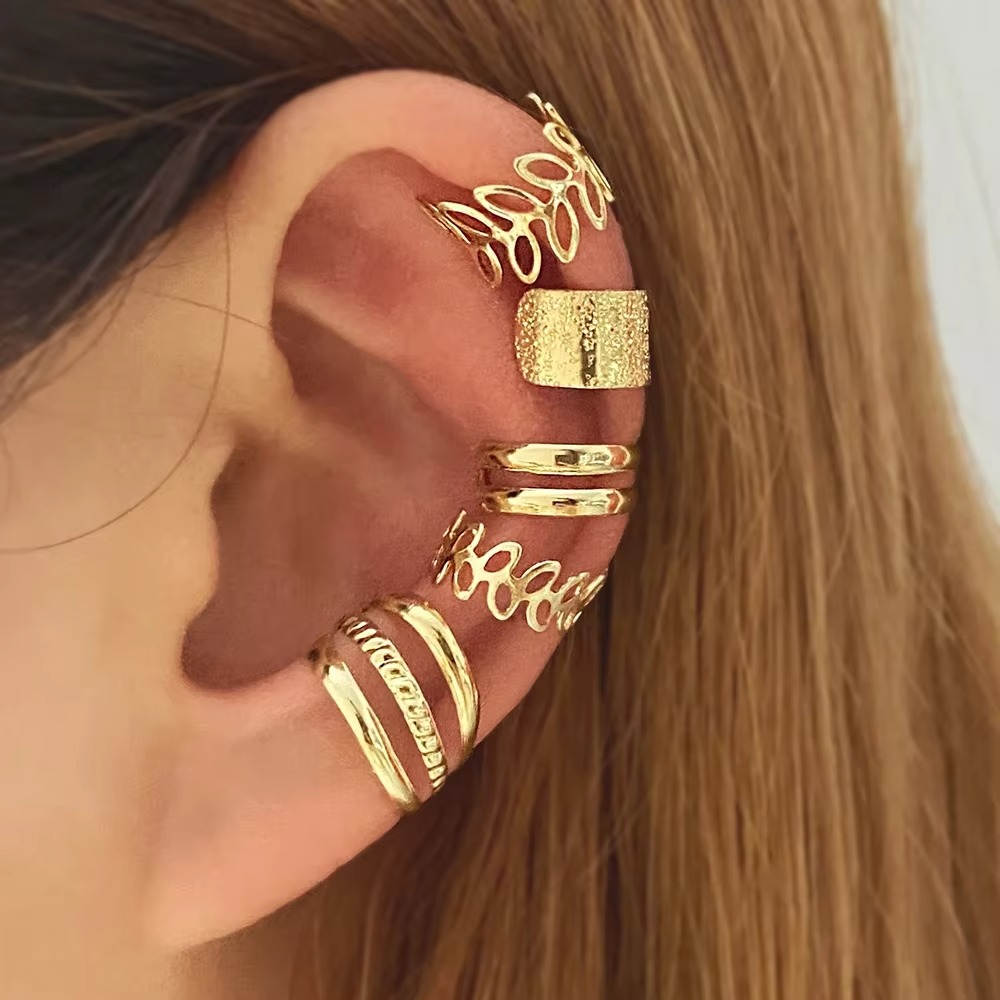 Skanto | Elegant Gold Leaf Clip-On Øreklips Sett for Kvinner
