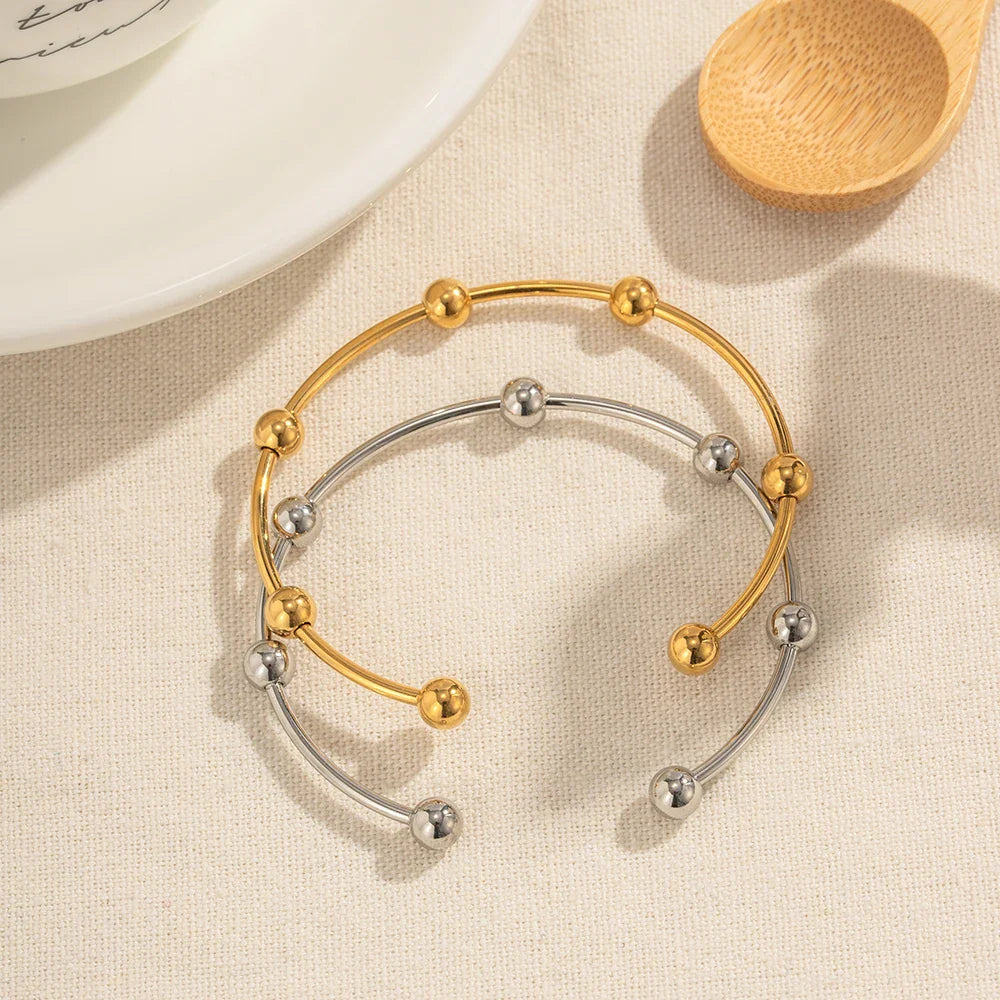 Skanto | Elegant Separert Kule Armring