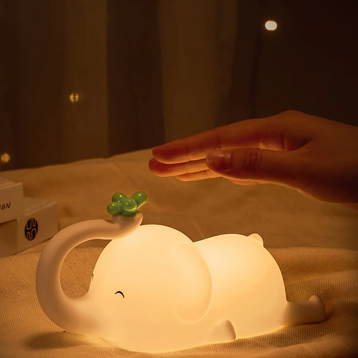 Skanto | LumiDum LED Nattlys | Myk Silikon | 3 Lysstyrkenivåer | Bærbar & Oppladbar | 17,7 × 9,1 cm