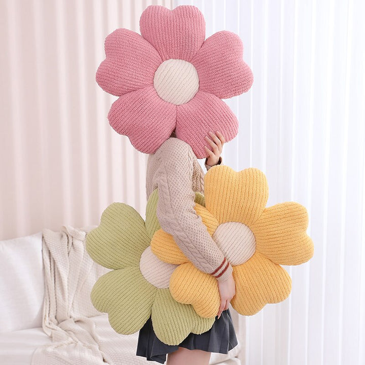Fluffy Clover Flower Cushion | Skanto