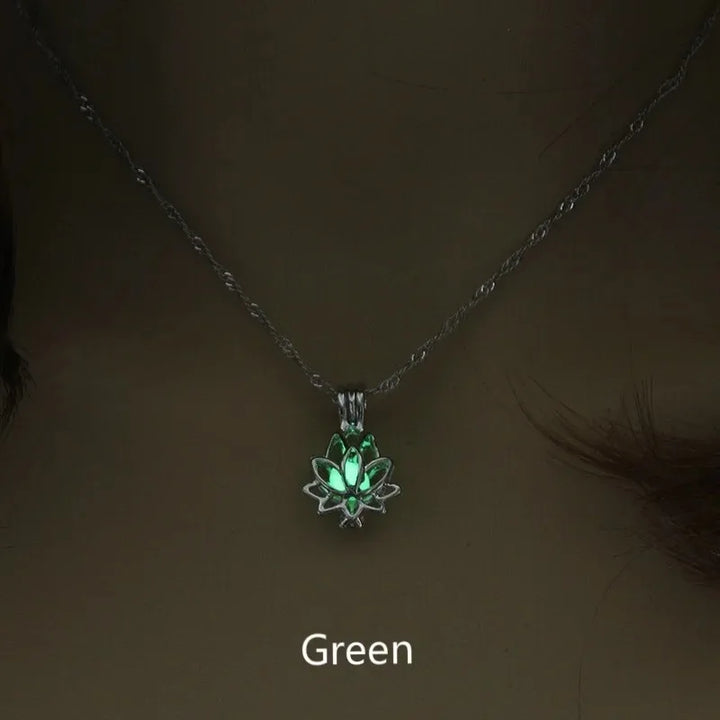 Skanto | Mystic Moon Glow Lotus Halskjede