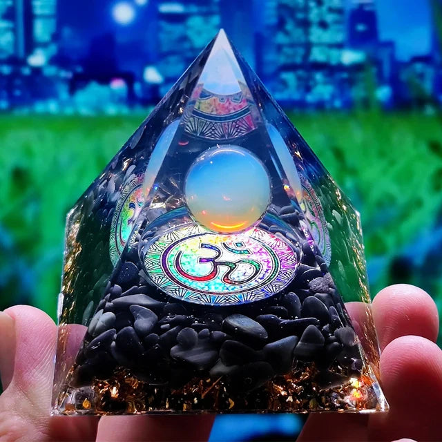 Skanto | Amethyst Peridot Orgone Pyramide - Energigenerator Krystall Reiki Chakra Orgonitt Meditasjonsverktøy