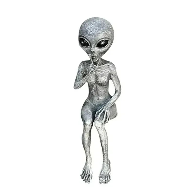 Skanto | Alien Harpiks Statue UFO Figurine for Hagedekorasjon