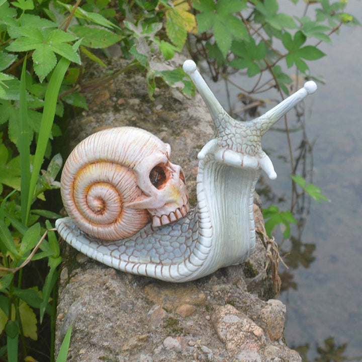 Skanto | Snail Skull Halloween Patio Skulptur