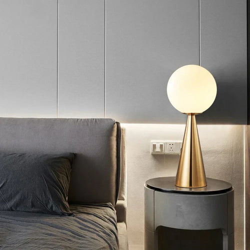 Skanto | Moderne bordlampe i luksuriøs stil