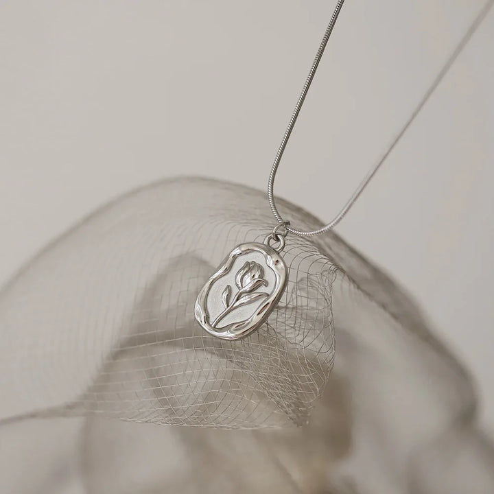 Skanto | Feminine Tulip Floral Pendant Necklace