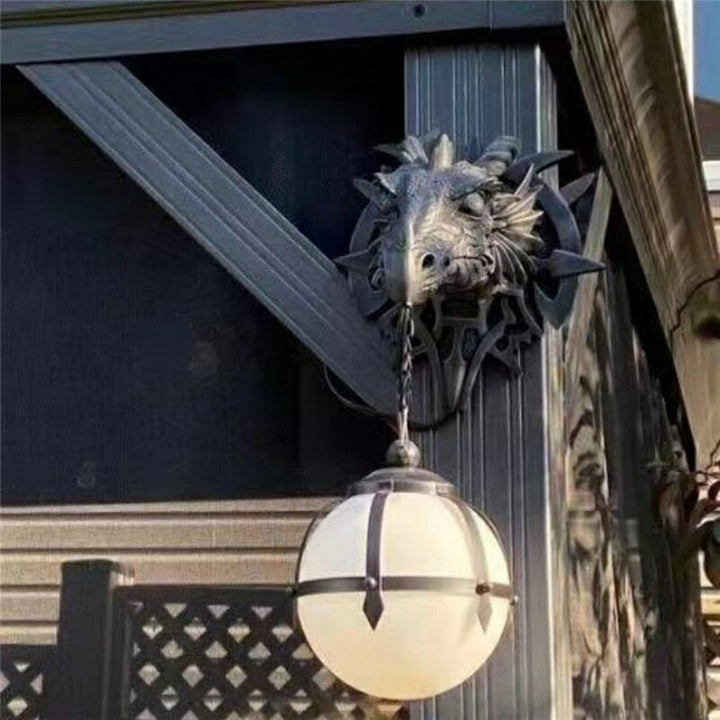 Skanto | LED-lanterne med dragehode laget av harpiks for unik Halloween-dekorasjon