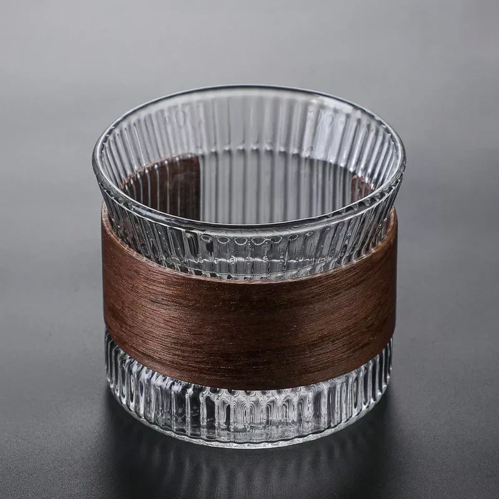 OakFlow Whisky Tumbler – Håndlaget glass med trefinish | Skanto