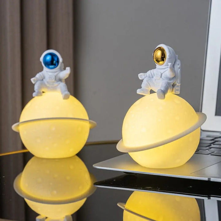 Kosmisk LED Skrivebordslampe
