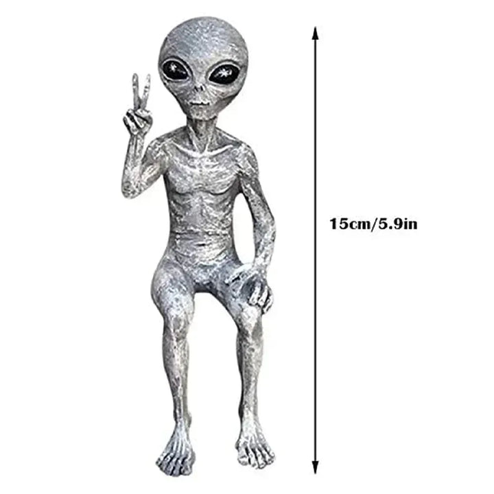 Skanto | Alien Harpiks Statue UFO Figurine for Hagedekorasjon