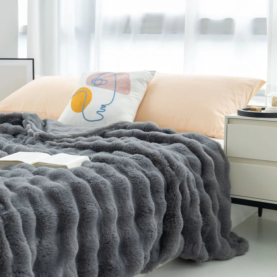 FurLuxe | Vendbar kunstig teppe