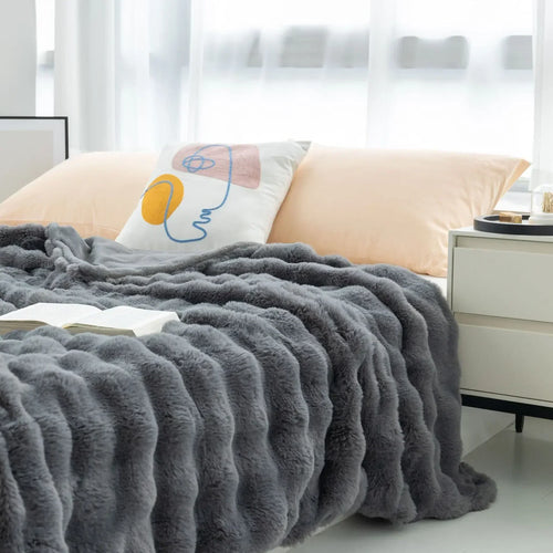 FurLuxe | Vendbar kunstig teppe