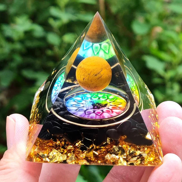 Skanto | Amethyst Peridot Orgone Pyramide - Energigenerator Krystall Reiki Chakra Orgonitt Meditasjonsverktøy
