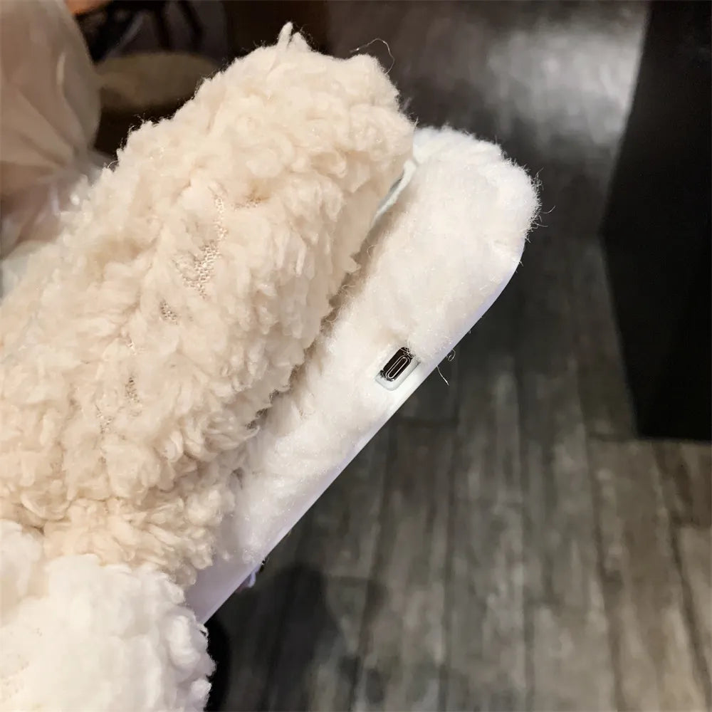 Skanto | Fluffy Fur iPhone Case Hanske