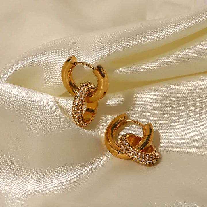 Skanto | 18k Dainty Huggie Diamant Dangle Øredobber