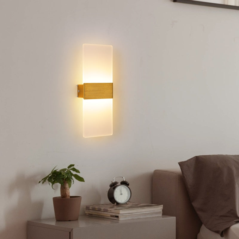 Skanto | Moderne vegglampe for soverom i elegant form