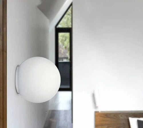 Skanto | GlaciaLuxe – Minimalist Vegglampe med Glass Stein Design