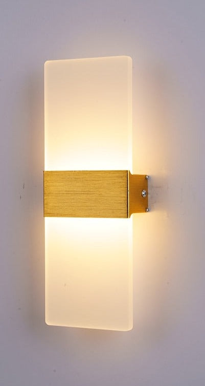 Skanto | Moderne vegglampe for soverom i elegant form