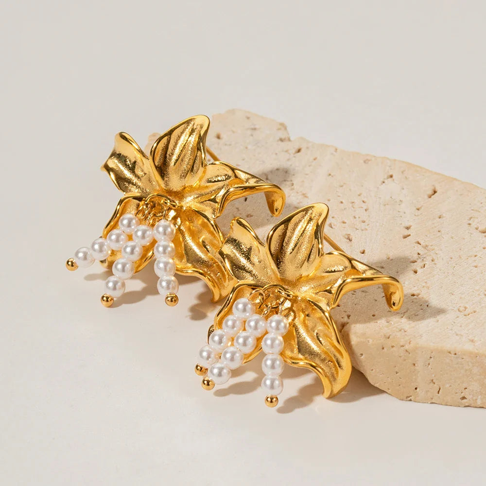 Skanto | Elegant Lily Floral Pearl Earrings