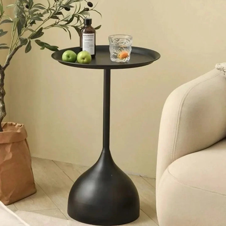 Skanto | Skandinavisk Rund Sidebord av Metall