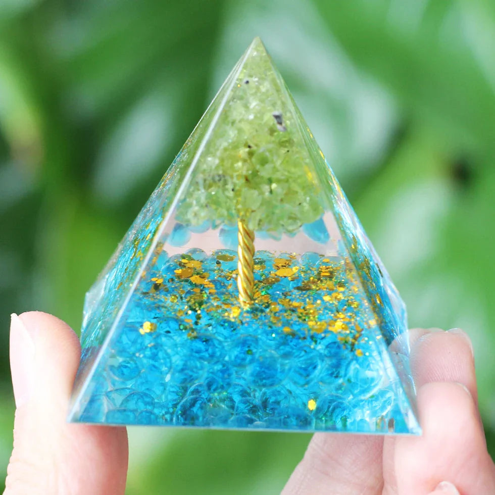 Skanto | Amethyst Peridot Orgone Pyramide - Energigenerator Krystall Reiki Chakra Orgonitt Meditasjonsverktøy