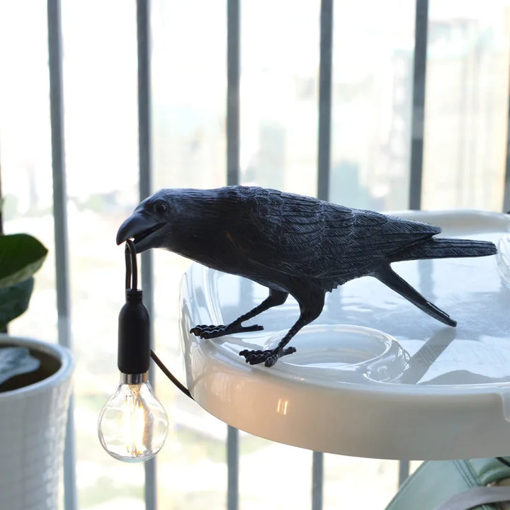 Skanto | Moderne Lucky Bird Bordlampe – Kreativ Resin Dyre Design for Soverom og Stue