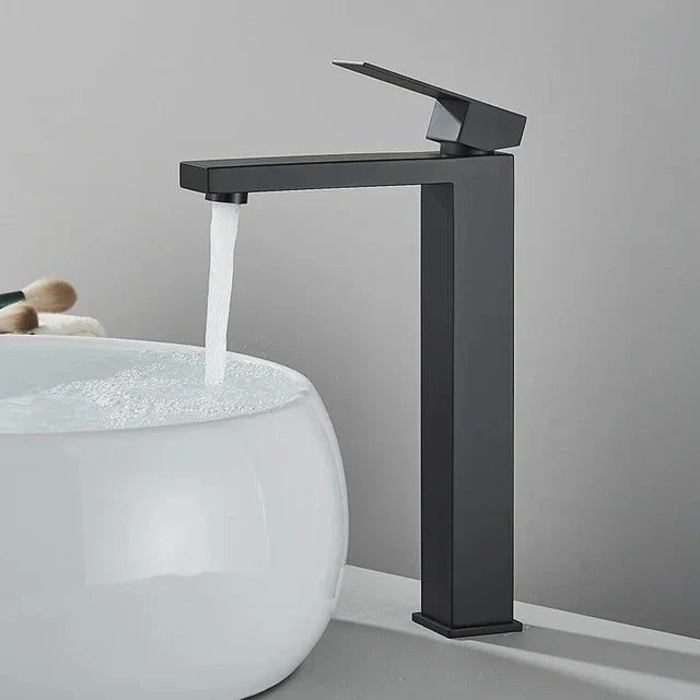 Skanto | Moderne Svart-Sølv Kran - for Luksus Bathtub Opplevelse