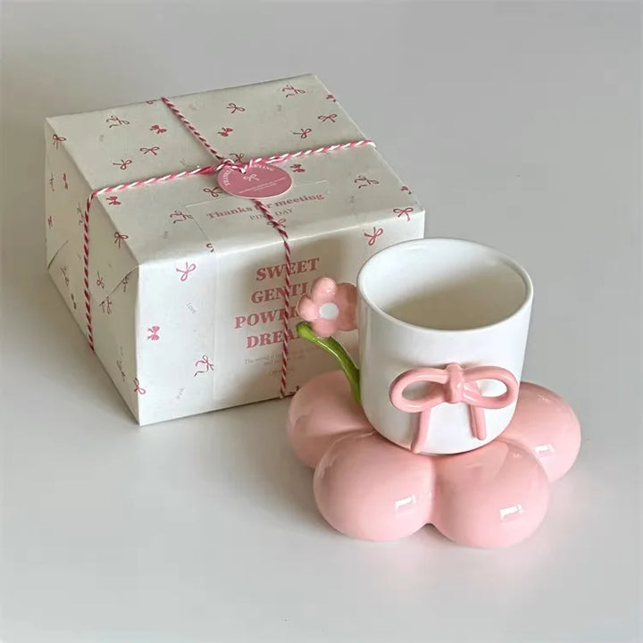 Bånd-pyntet keramisk krus – Håndlaget eleganse for kaffe- og teelskere | Skanto