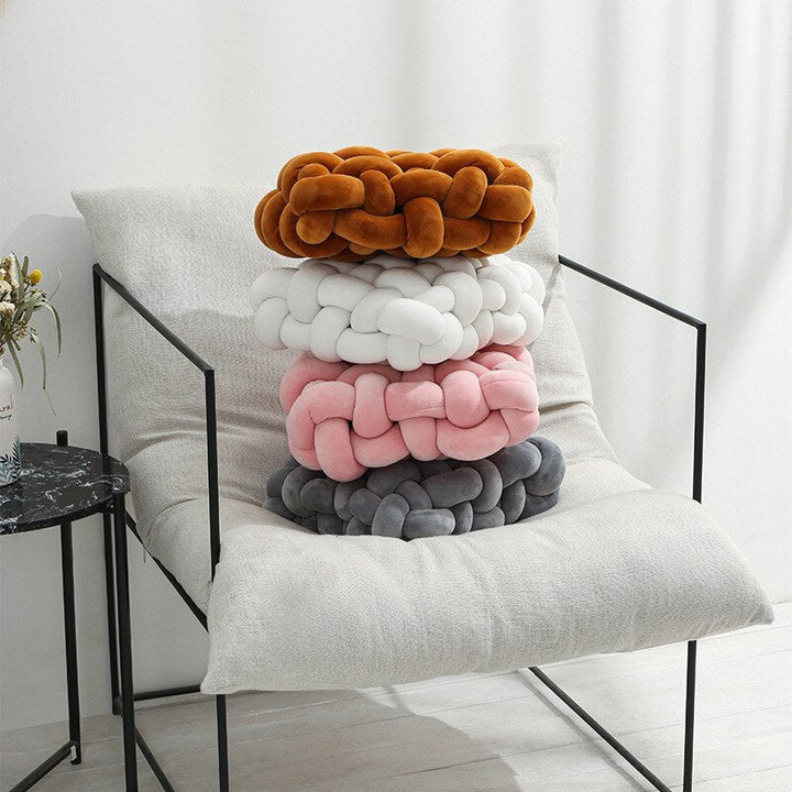 Knotted Ball Decorative Pillow | Skanto