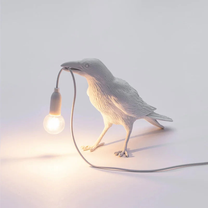 Skanto | Moderne Lucky Bird Bordlampe – Kreativ Resin Dyre Design for Soverom og Stue