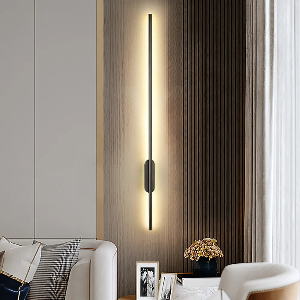 Skanto | SofaLume – Modern Vegglampe i Svart og Gull for Stilfullt Liv