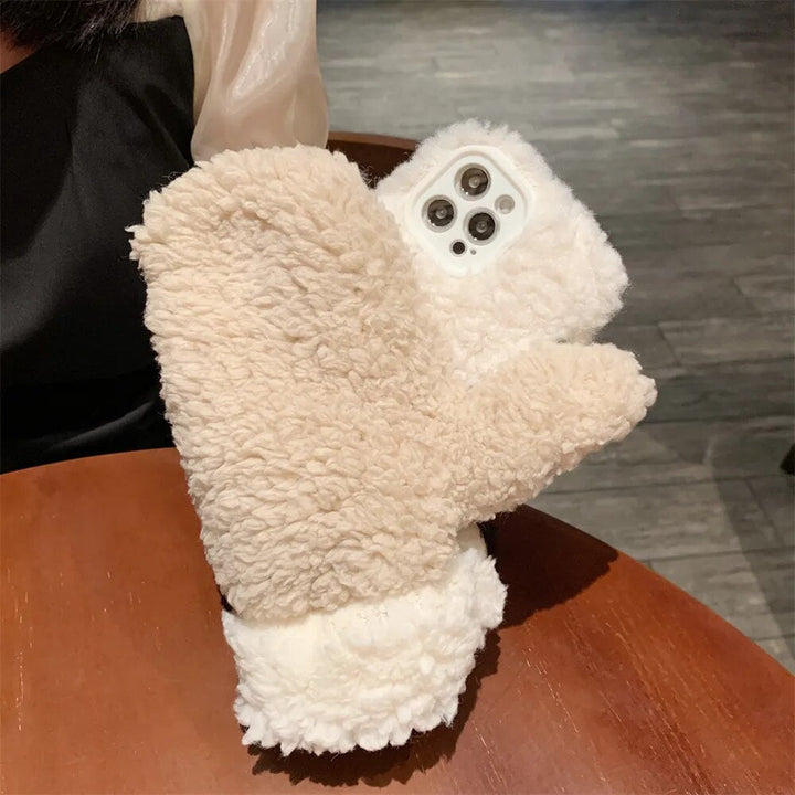 Skanto | Fluffy Fur iPhone Case Hanske