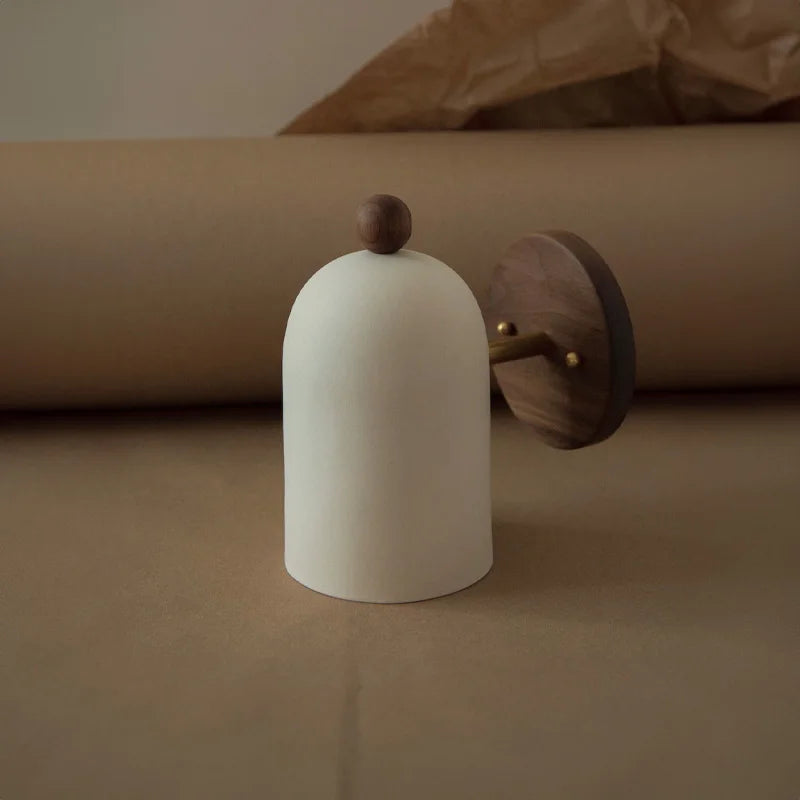 Skanto | TimberSoul – Wabi-Sabi Valnøtt Vegglampe for Naturlig Atmosfære