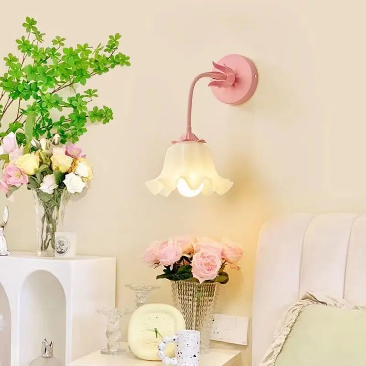 FrenchBloom - Elegant vegglampe med blomsterdesign Skanto