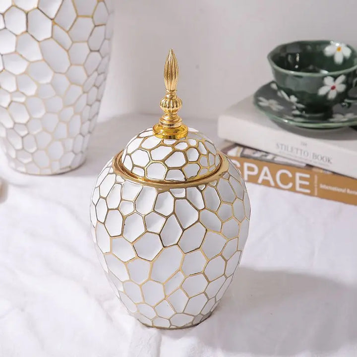 Skanto | Elegant keramikkvase med gullakcent